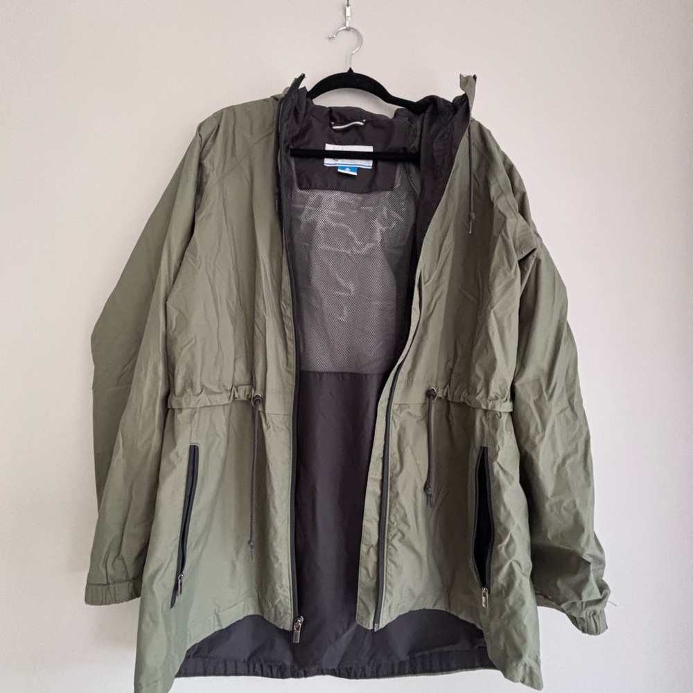 Columbia Sage Green Windbreaker / Rain Jacket